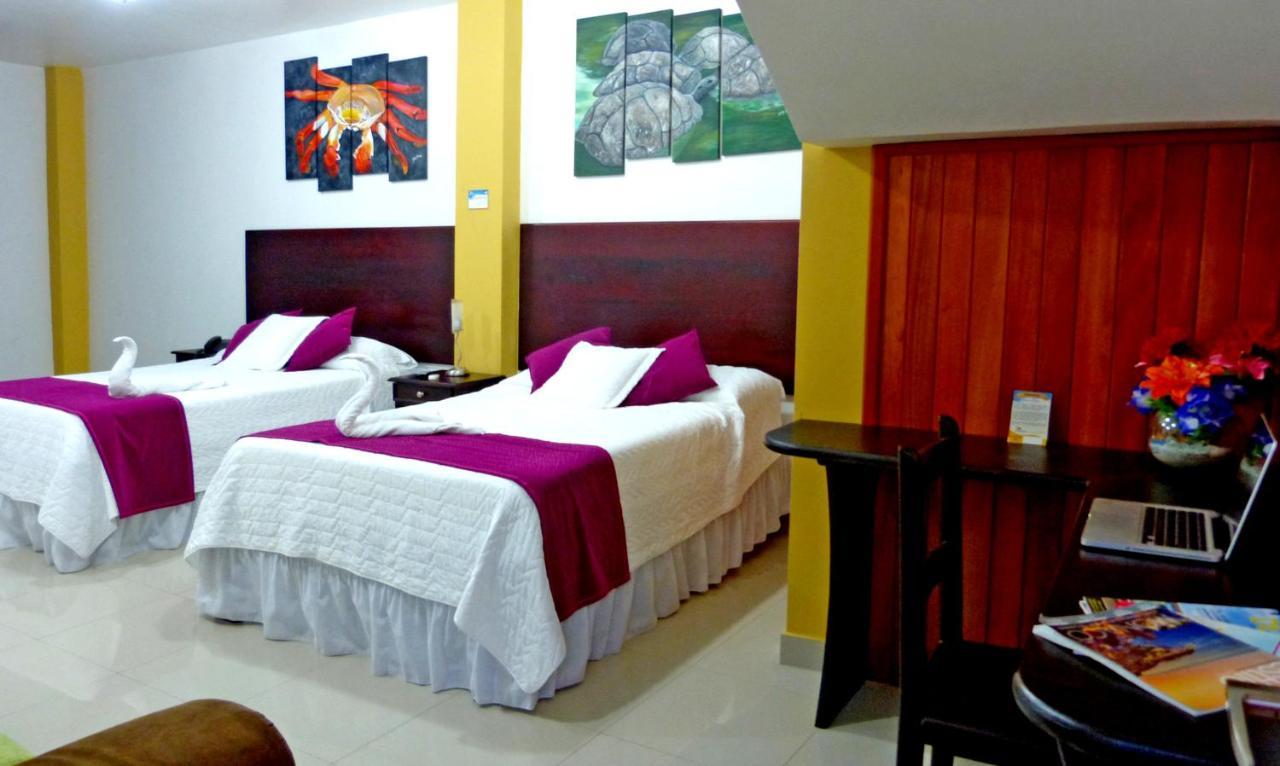 Hospedaje Brisas Del Pacifico Puerto Ayora  Exterior photo