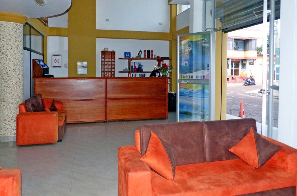 Hospedaje Brisas Del Pacifico Puerto Ayora  Exterior photo