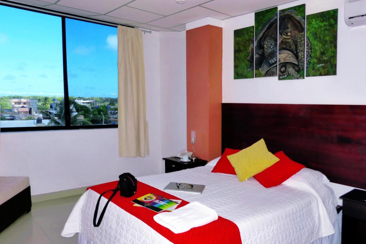 Hospedaje Brisas Del Pacifico Puerto Ayora  Exterior photo